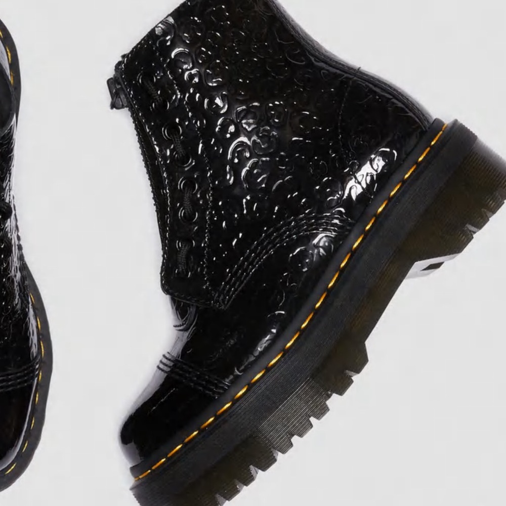 NWT Dr. Martens Sinclair Boots